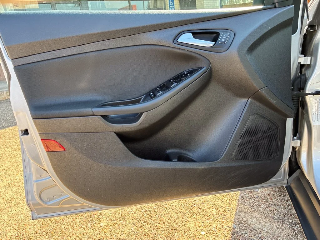 Used 2016 Silver Ford SE image 11