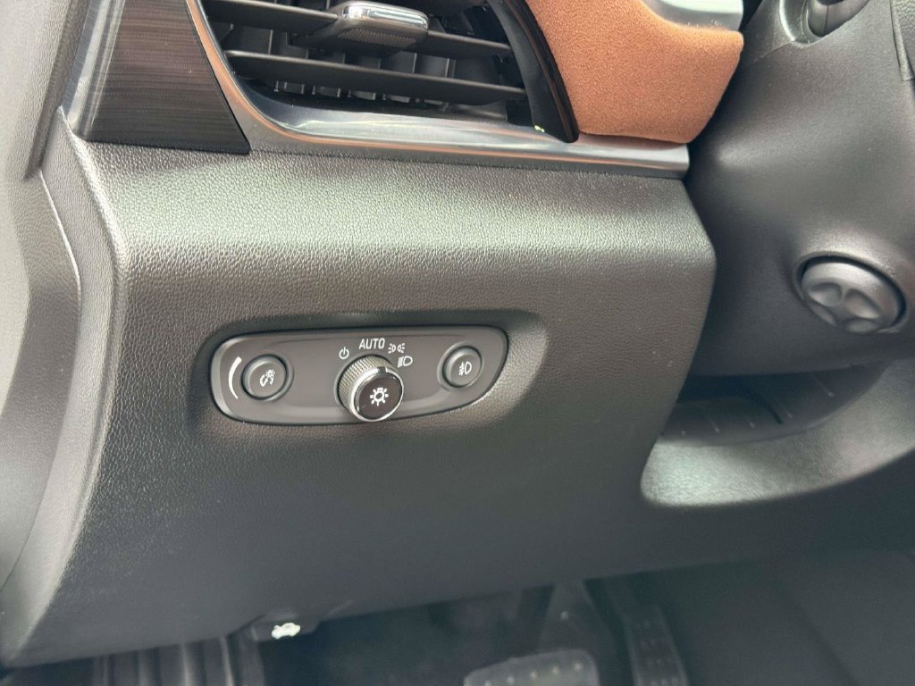 Used 2018 Beige Chevrolet High Country image 10