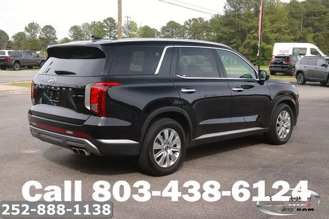 Used 2025 Black Hyundai SEL image 5