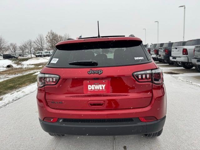 New 2026 Red Hot Pearlcoat Jeep Latitude Altitude image 5