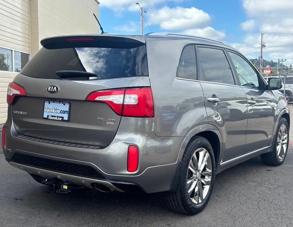 Used 2014 Titanium Silver Kia Limited V6 image 5