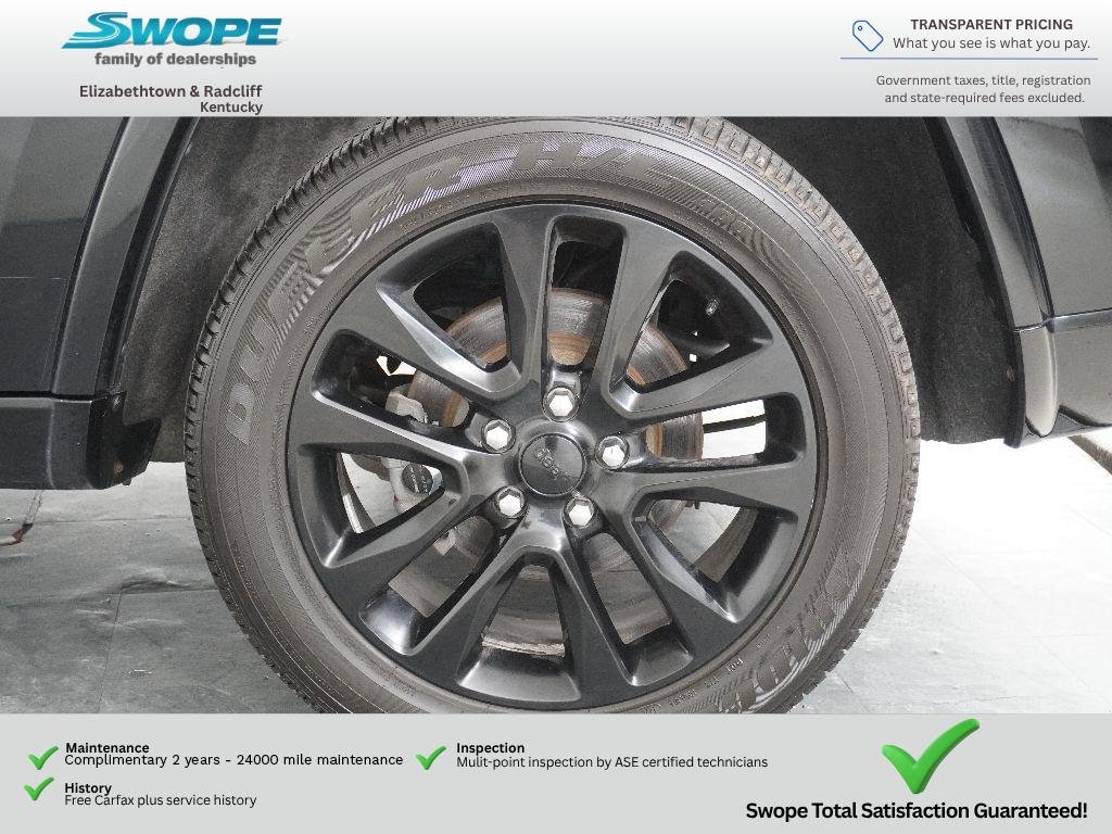 Used 2019 Diamond Black Crystal Pearlcoat Jeep Altitude image 29