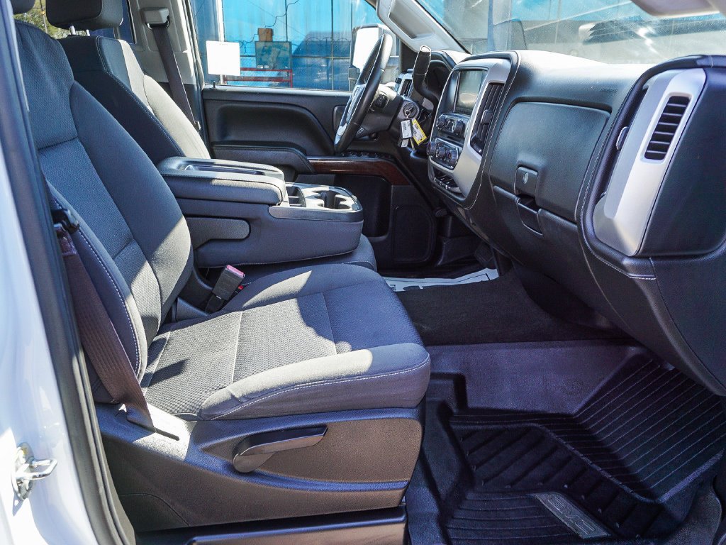 Used 2017 White GMC SLE image 12