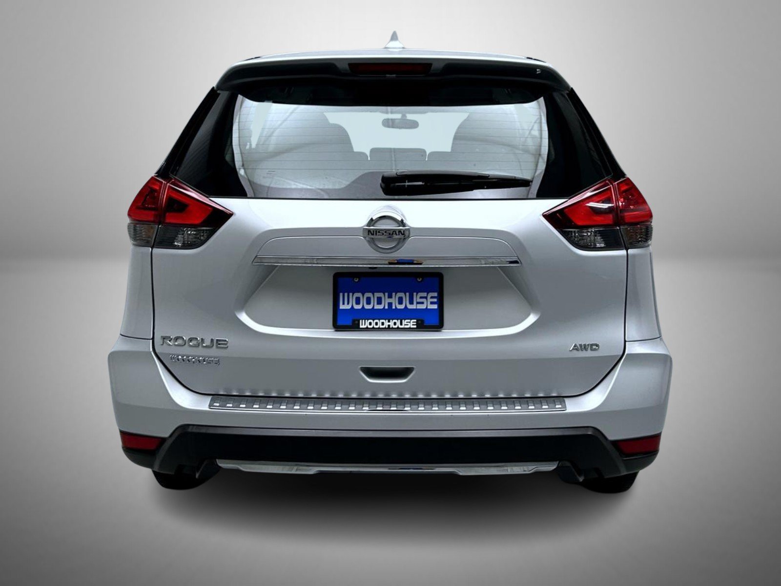 Used 2017 Silver Nissan S image 6