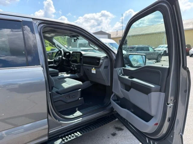 New 2026 Carbonized Gray Metallic Ford XLT image 90