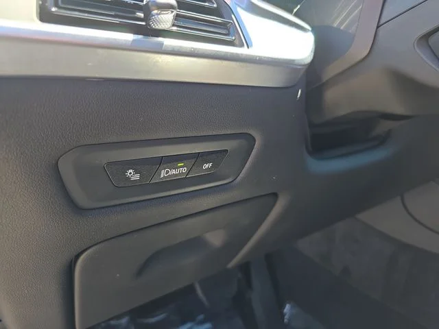 Used 2024 White BMW xDrive40i image 29