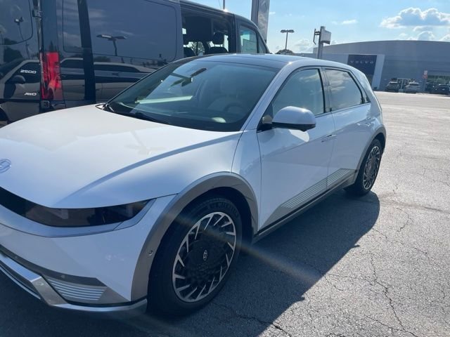 Used 2023 Atlas White Hyundai Limited image 2