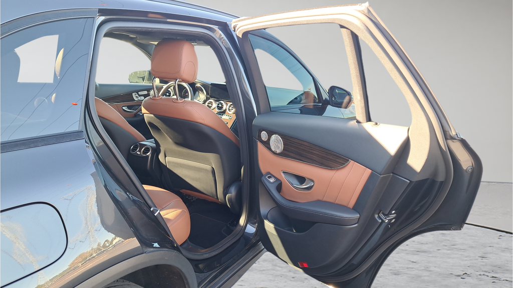 Used 2021  Mercedes-Benz GLC 300 image 12