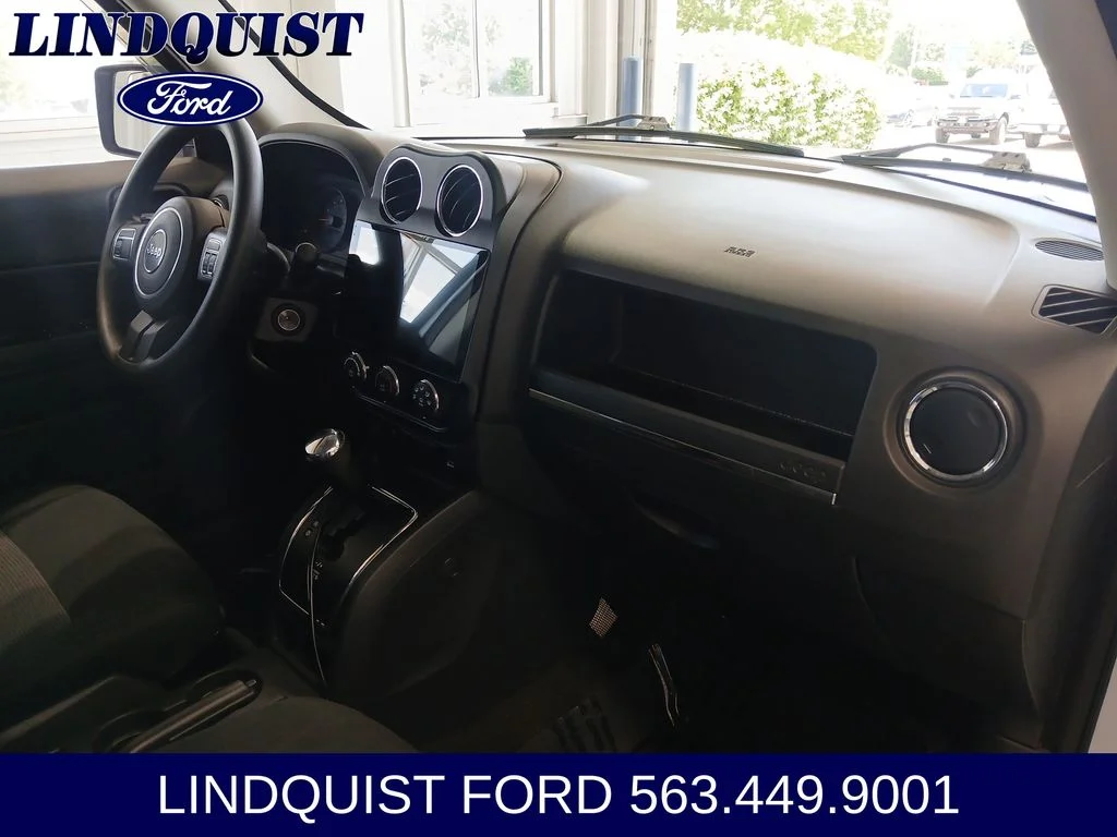 Used 2015 Bright White Clearcoat Jeep Sport image 16