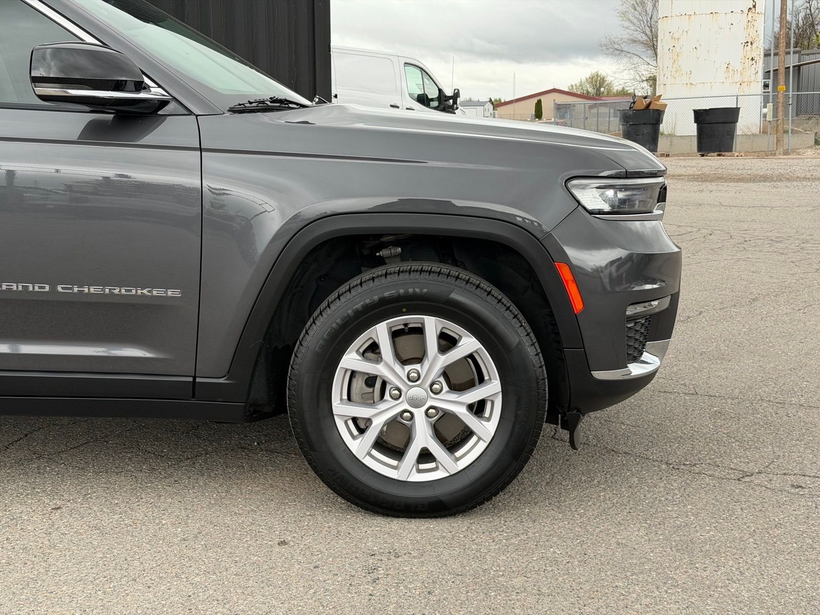 View vehicle photo 4