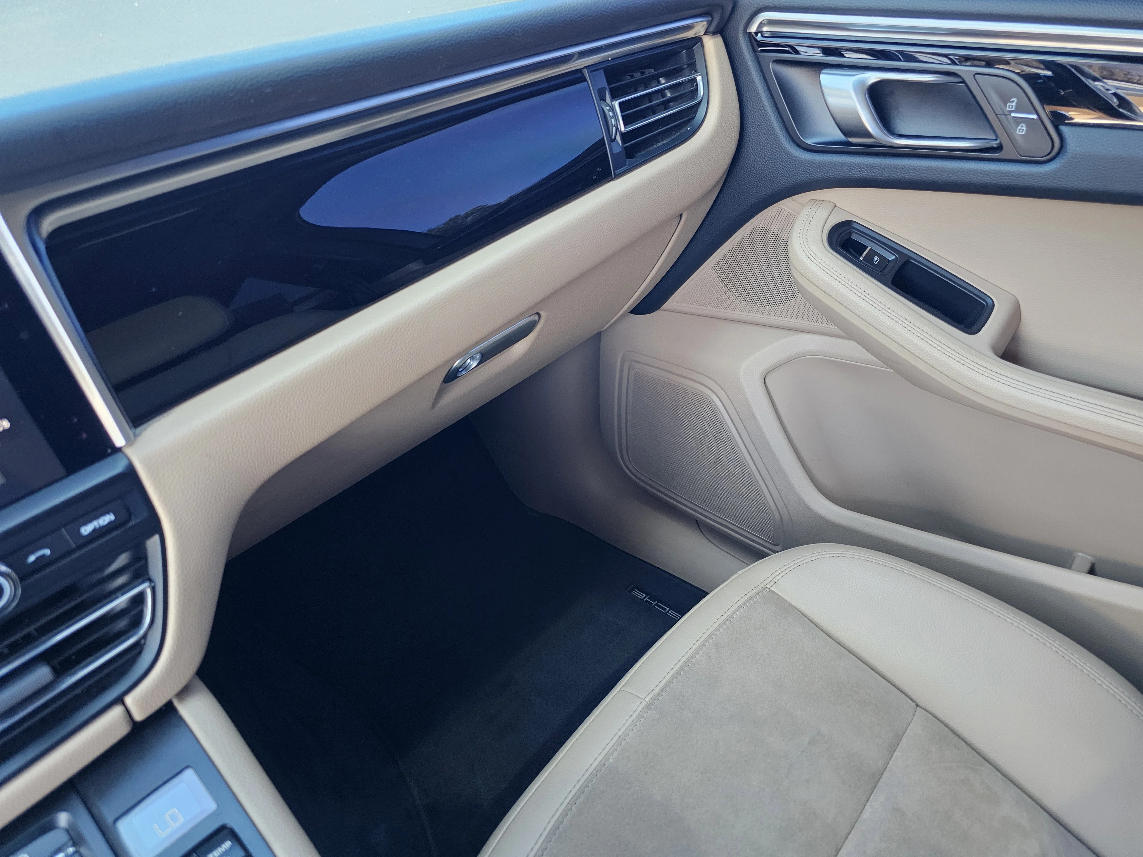 2021 Porsche Macan Base - Photo 26