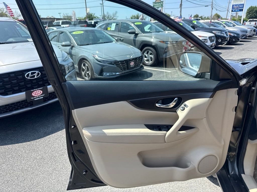 Used 2014 Black Nissan SV image 15