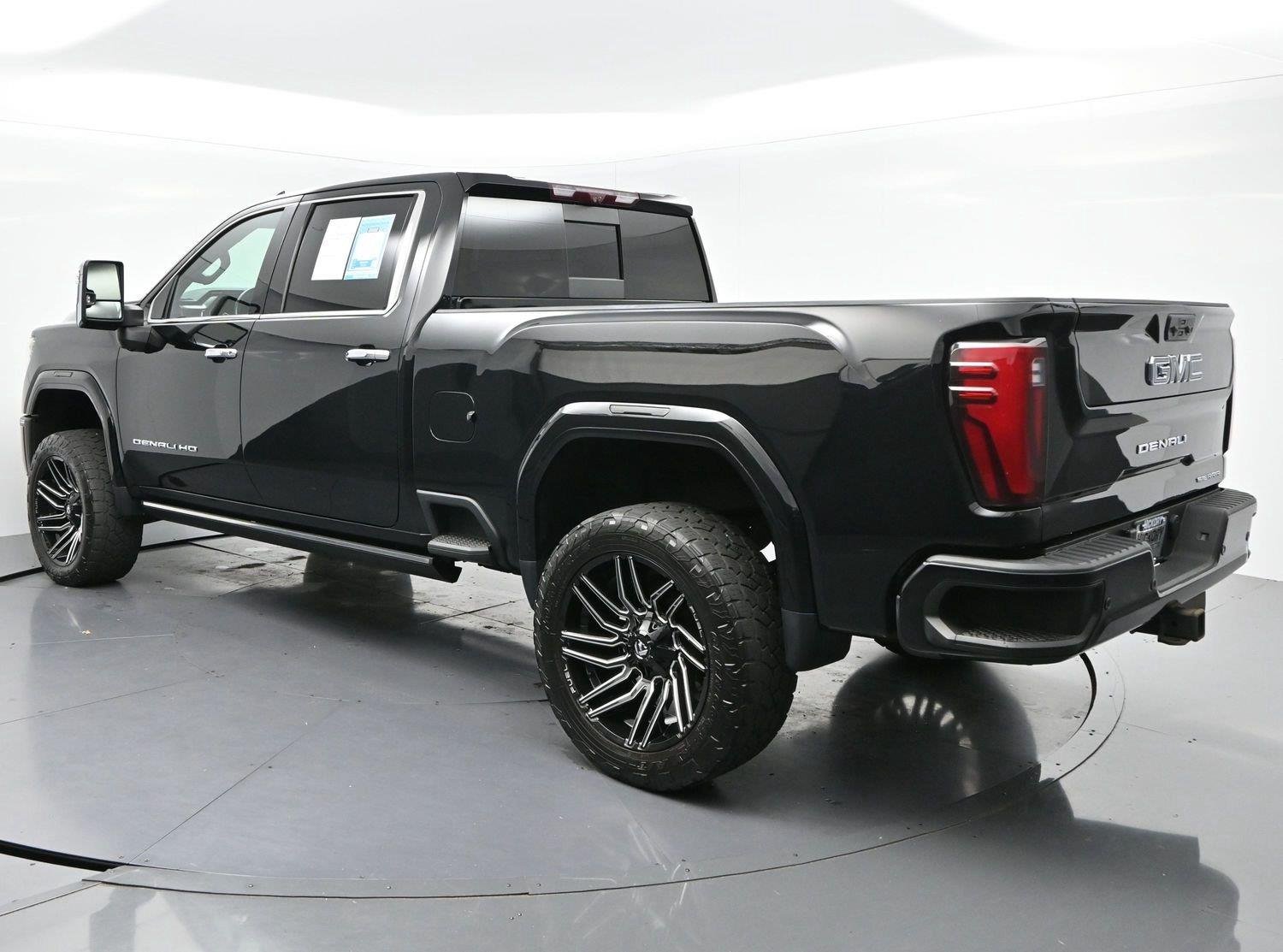 Used 2024 Onyx Black GMC Denali Ultimate image 5