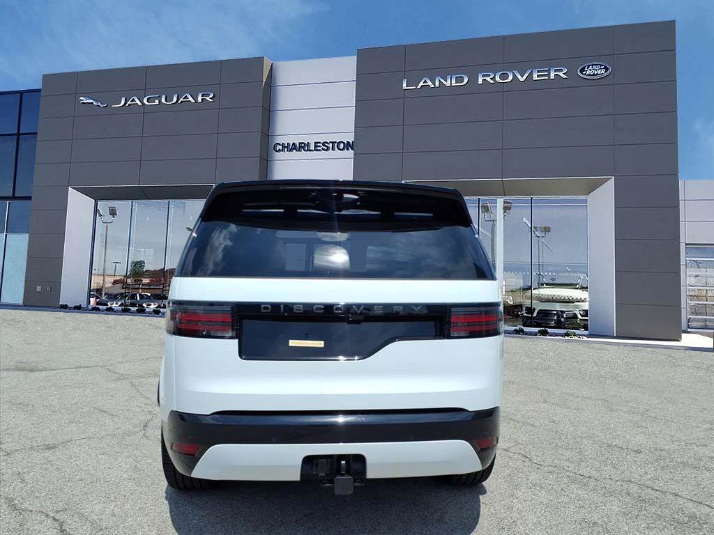 New 2026 Fuji White Land Rover Dynamic SE image 4