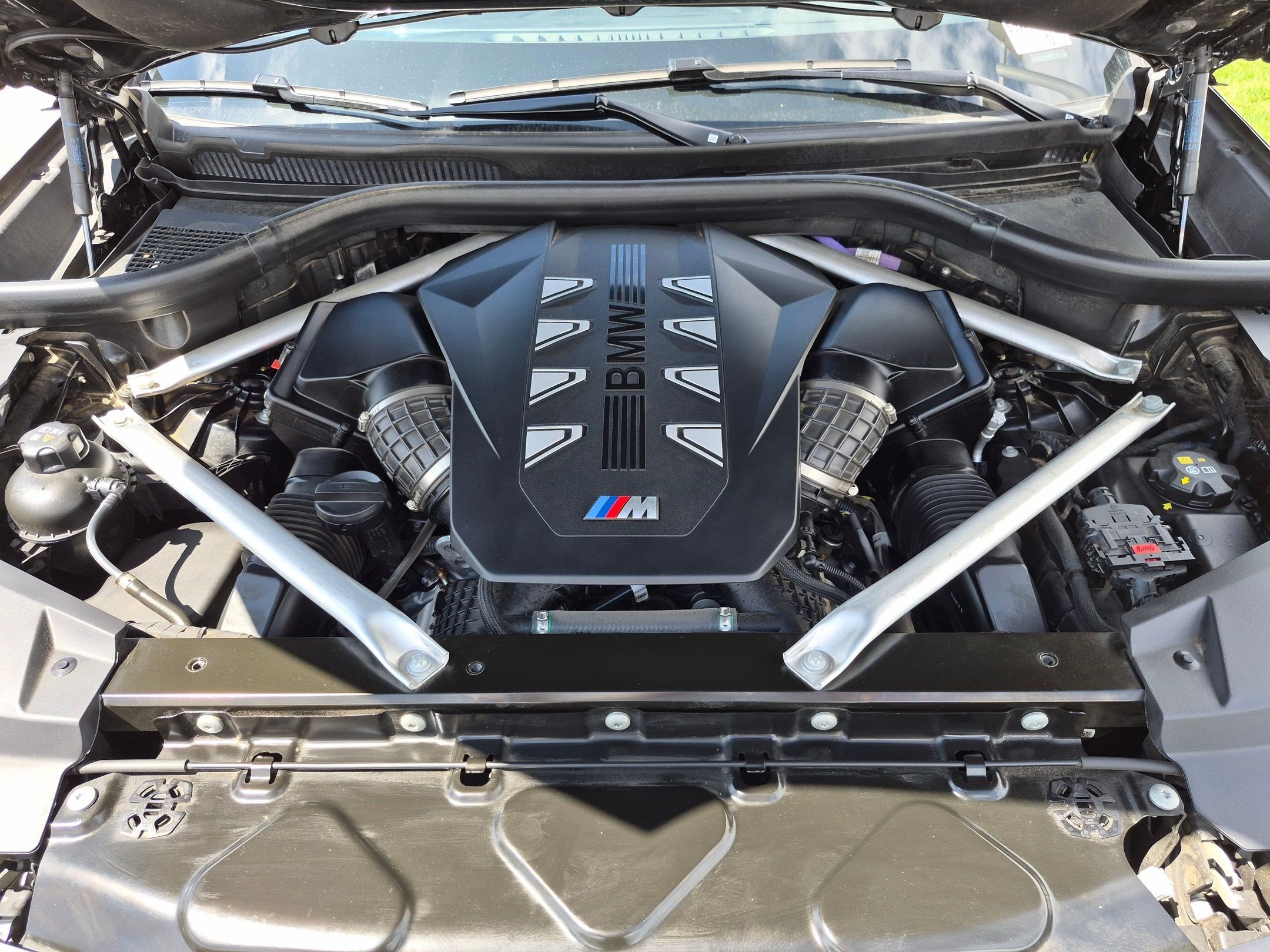Used 2025 Black Sapphire Metallic BMW M60i image 35
