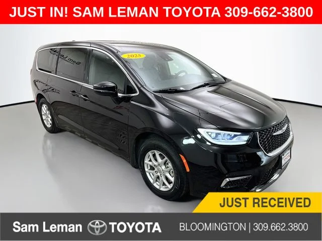 2025 Chrysler Pacifica Select for sale at Sam Leman Toyota of Bloomington