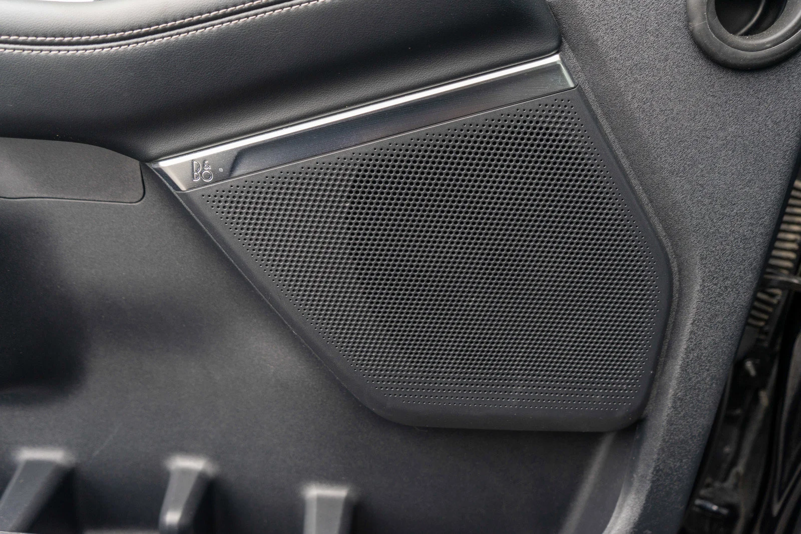 Used 2025 Black Metallic Ford Platinum image 18