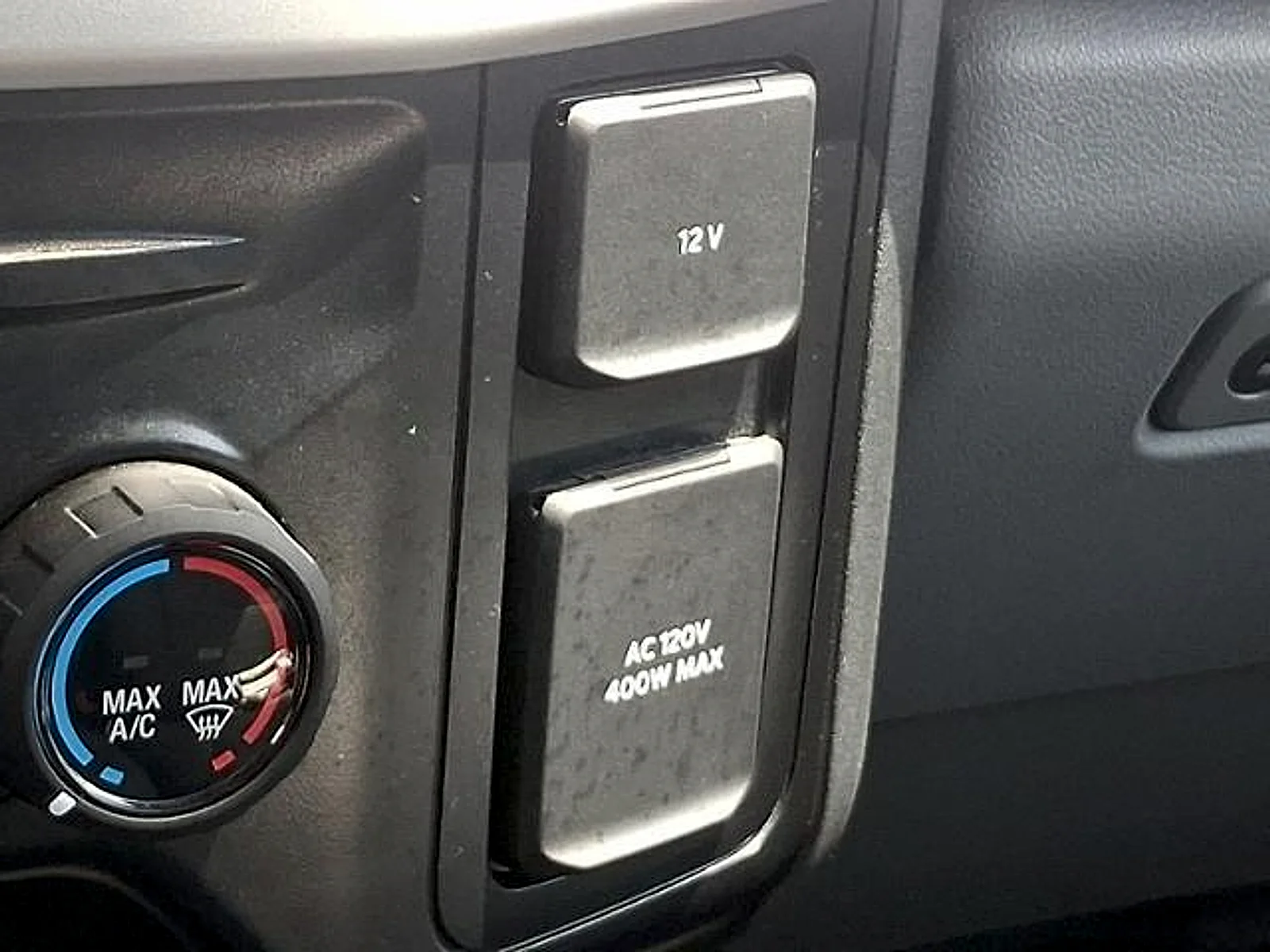 Used 2025 Oxford White Ford XLT image 25