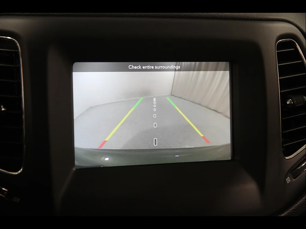 Used 2019 Olive Green Pearl Coat Jeep Latitude image 14