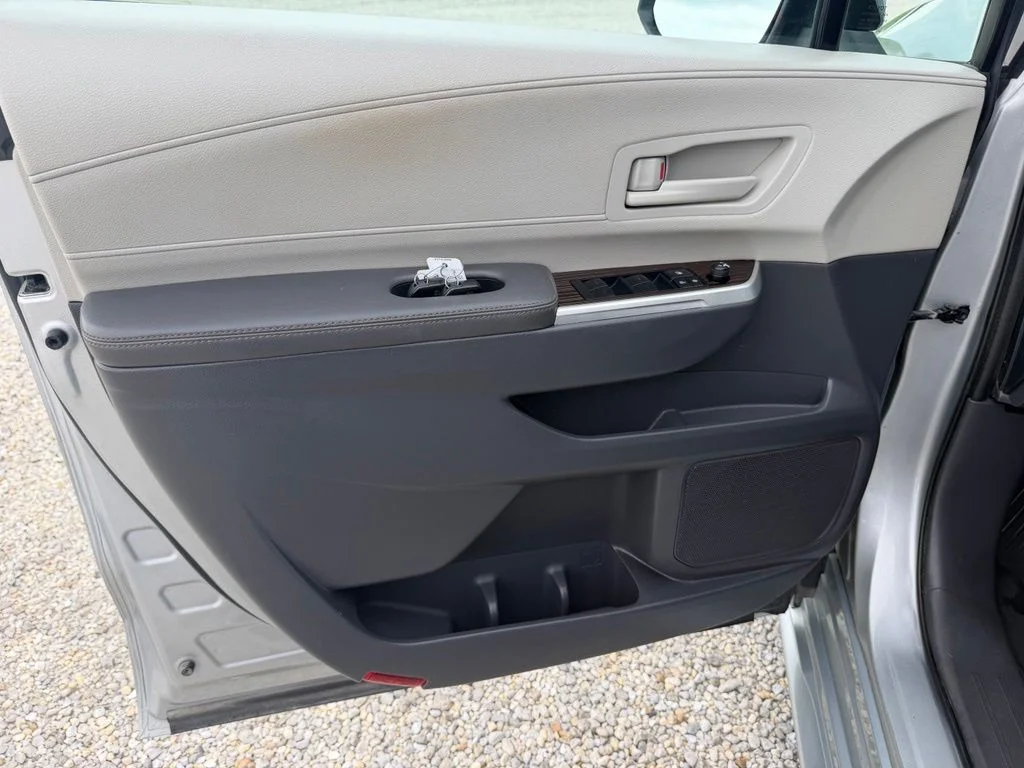Used 2022 Silver Toyota LE image 9