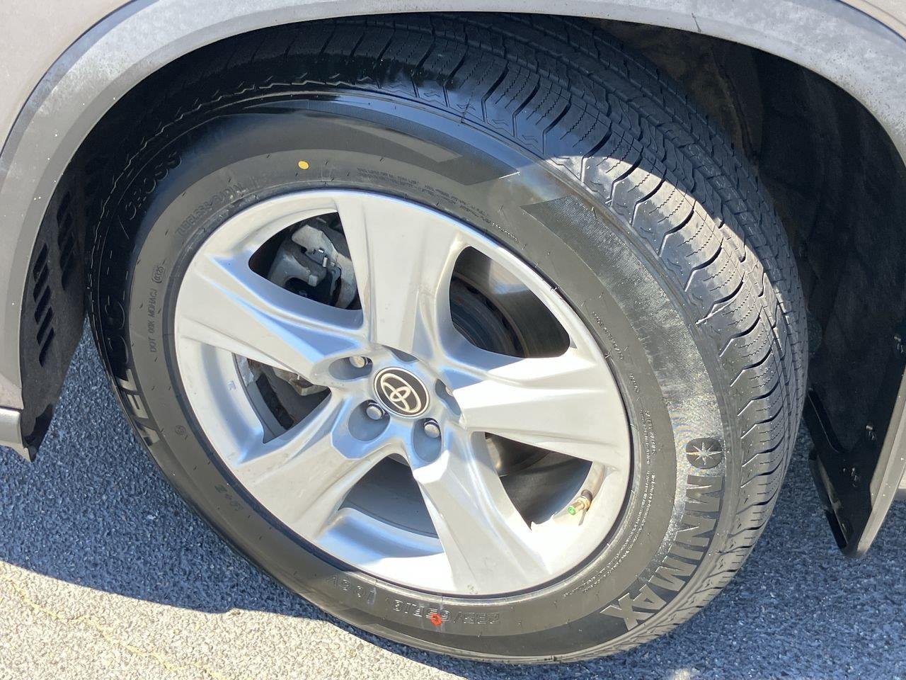 Used 2021 Gray (Magnetic Gray Metallic) Toyota LE AWD image 9
