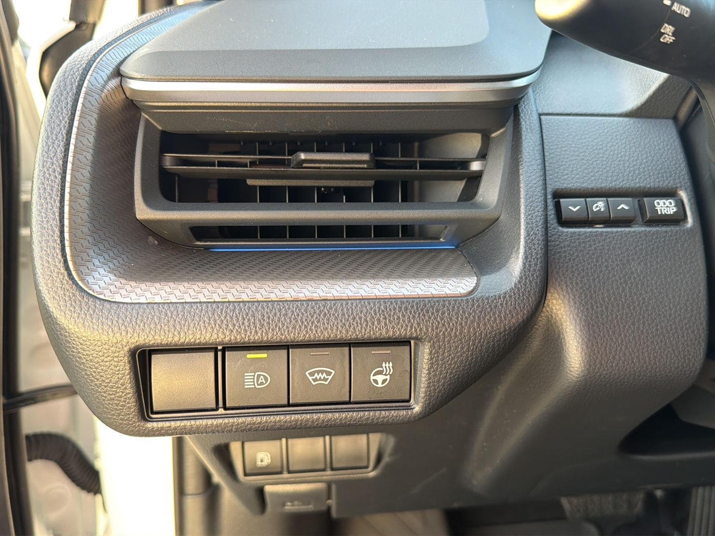 Certified Used 2025 Wind Chill Pearl Toyota XLE image 19