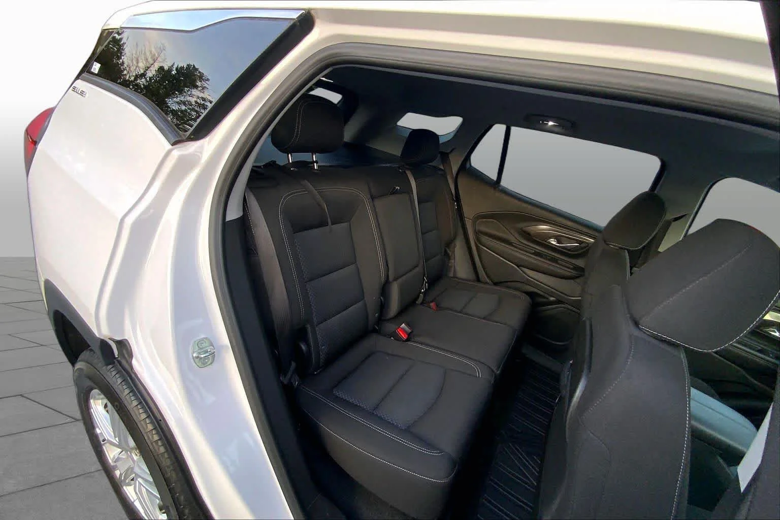 Used 2022 Summit White GMC SLE image 19