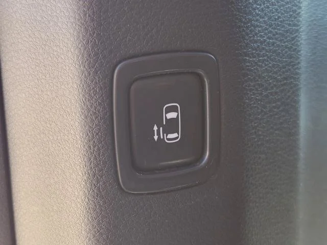 Used 2022  Kia LX image 18