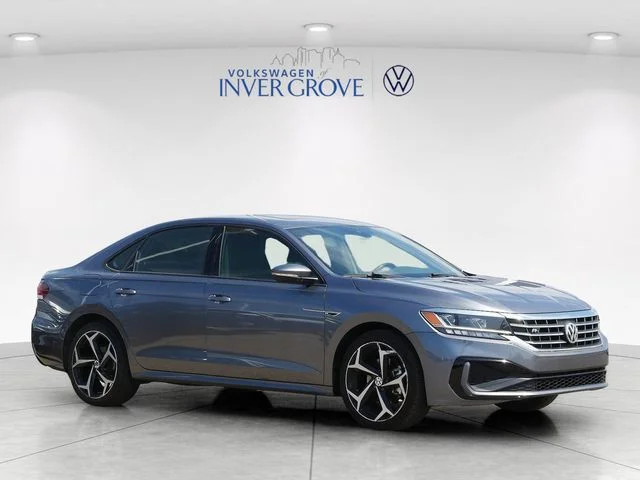 2021 Volkswagen Passat 2.0T R-Line Auto's photo