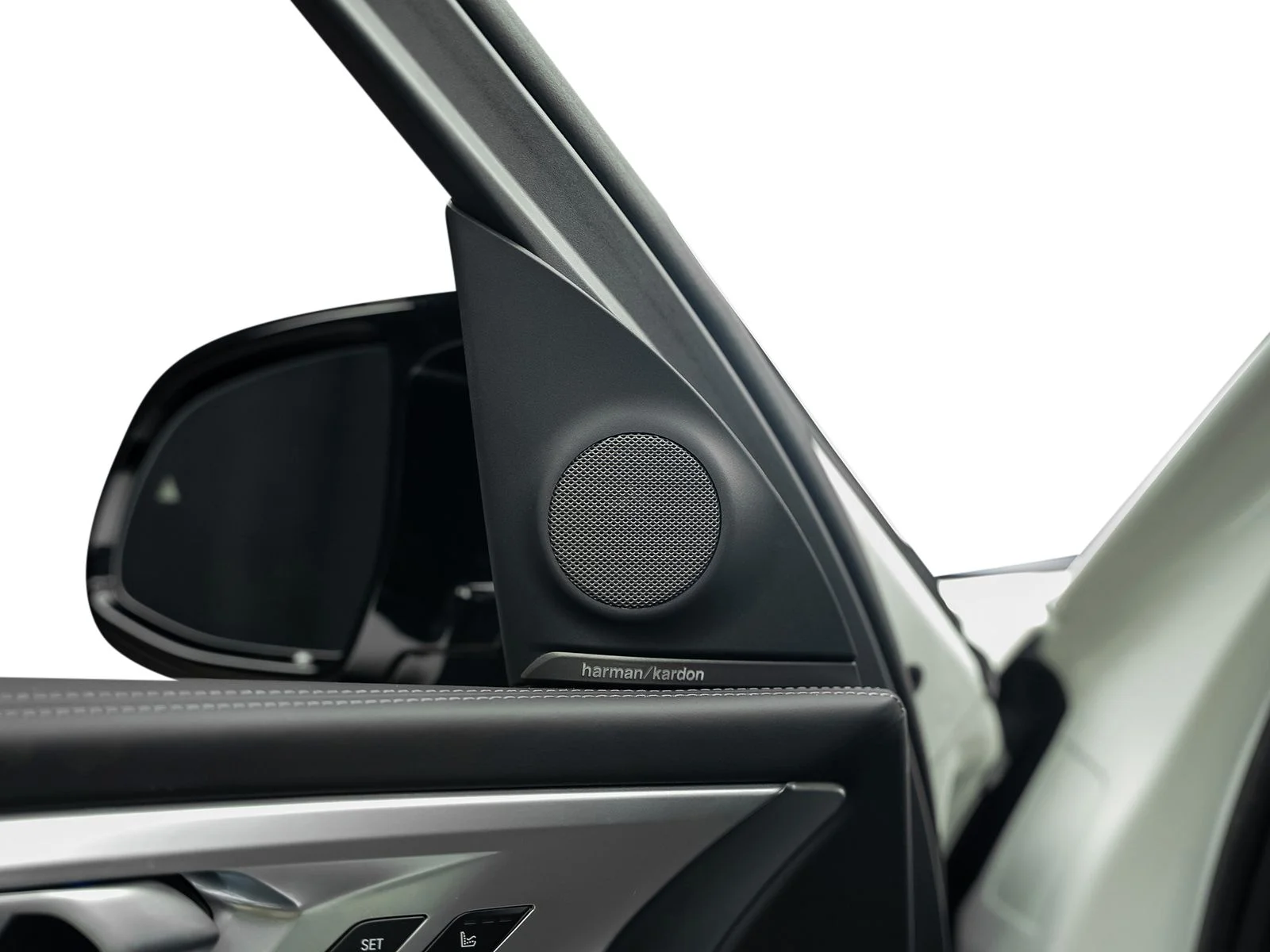 Used 2023 White BMW Base image 66