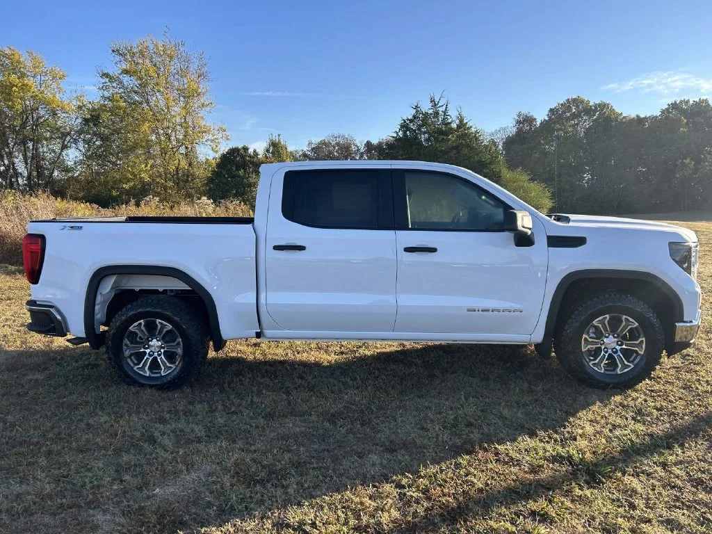 New 2026 Summit White GMC Pro image 2