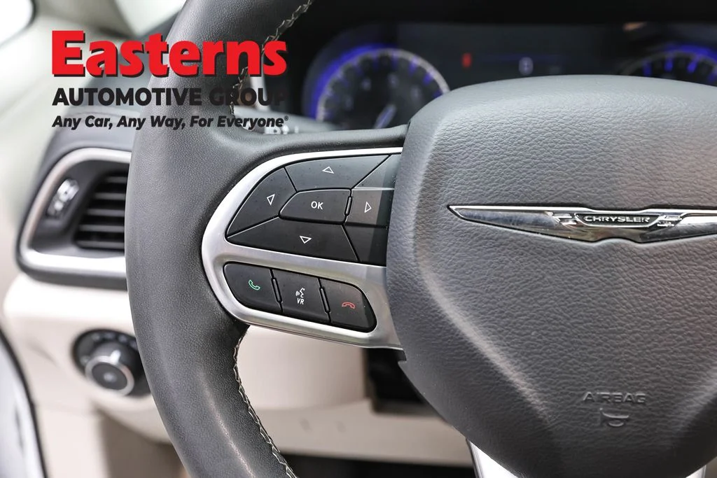 Used 2023 White Chrysler Limited image 15