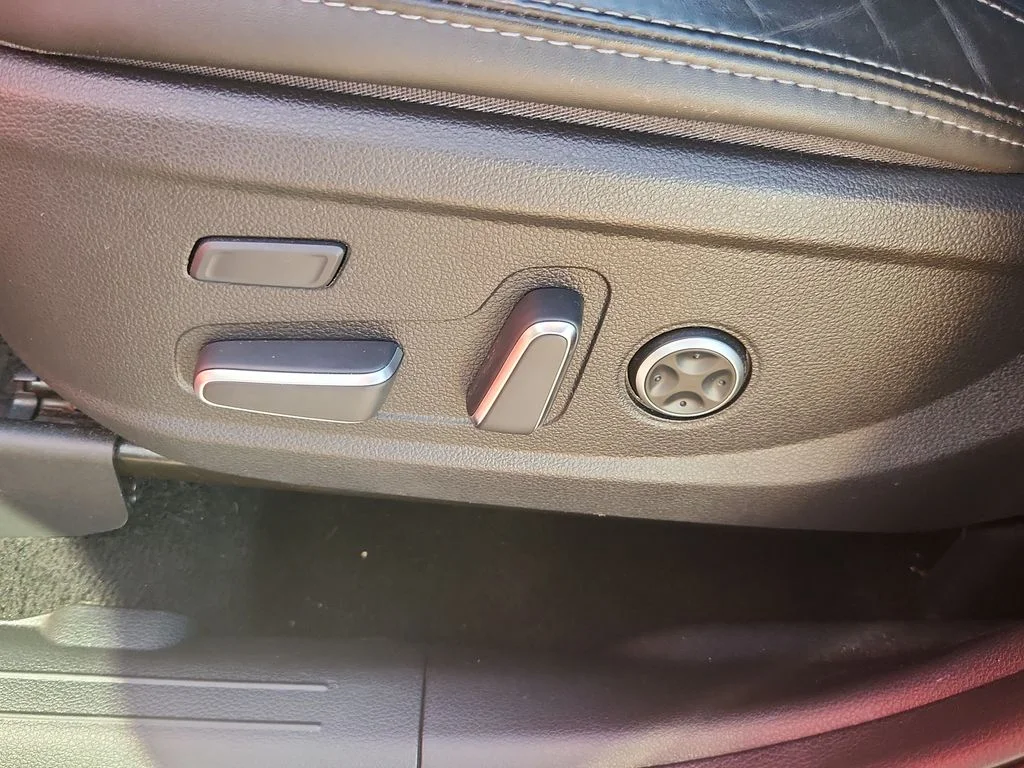 Used 2022 Red Hyundai Calligraphy image 8