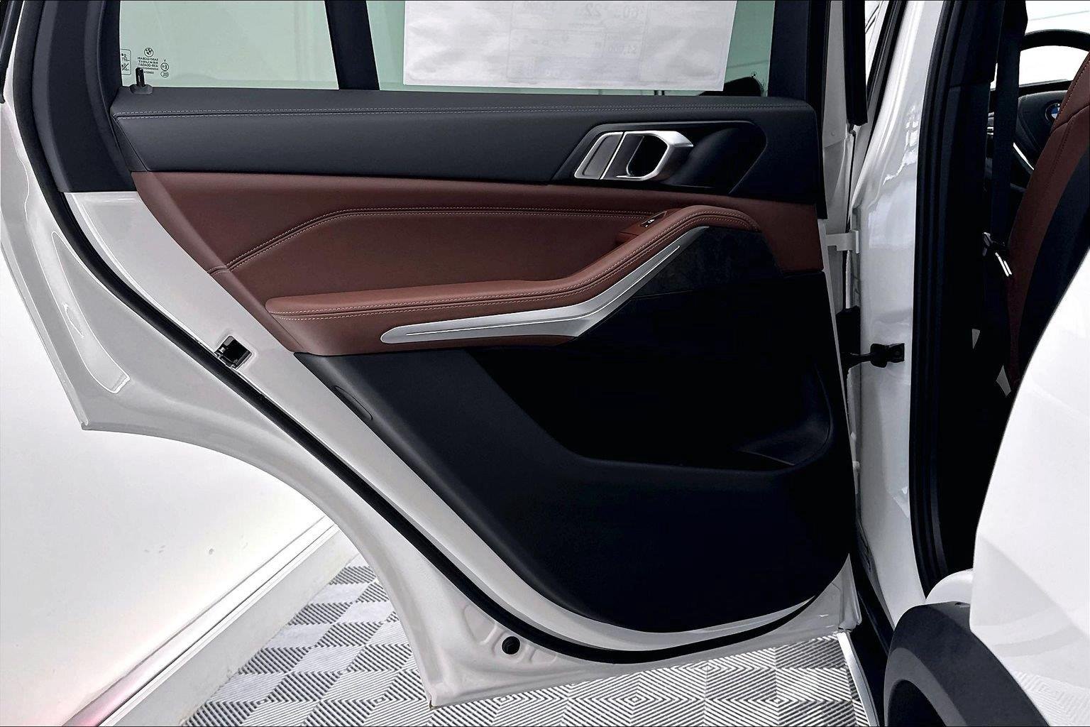New 2026 Alpine White BMW xDrive50e image 30