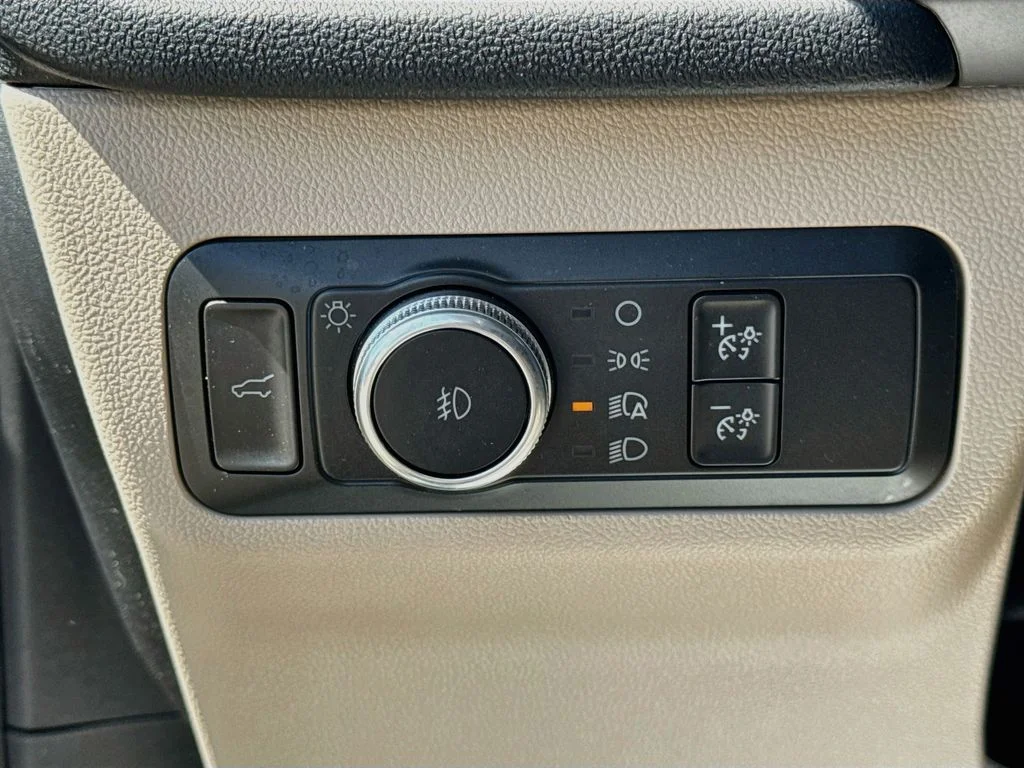 Used 2021 White Ford SEL image 12