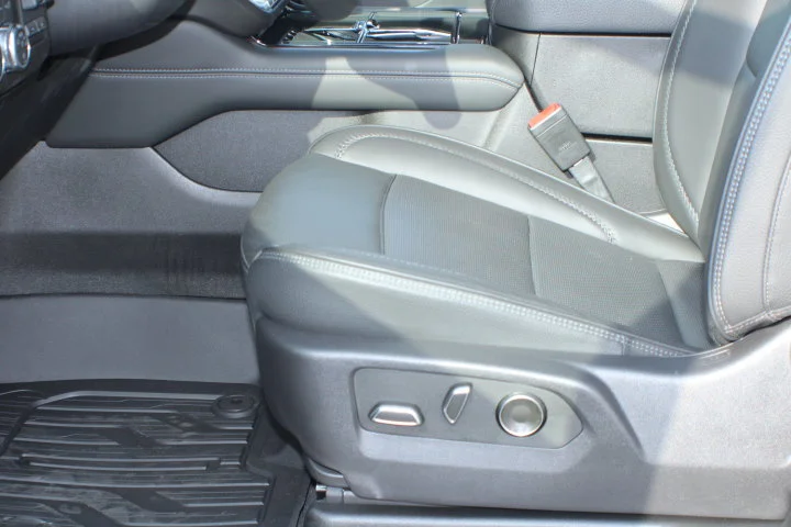 2026 GMC Yukon XL Denali - Photo 15