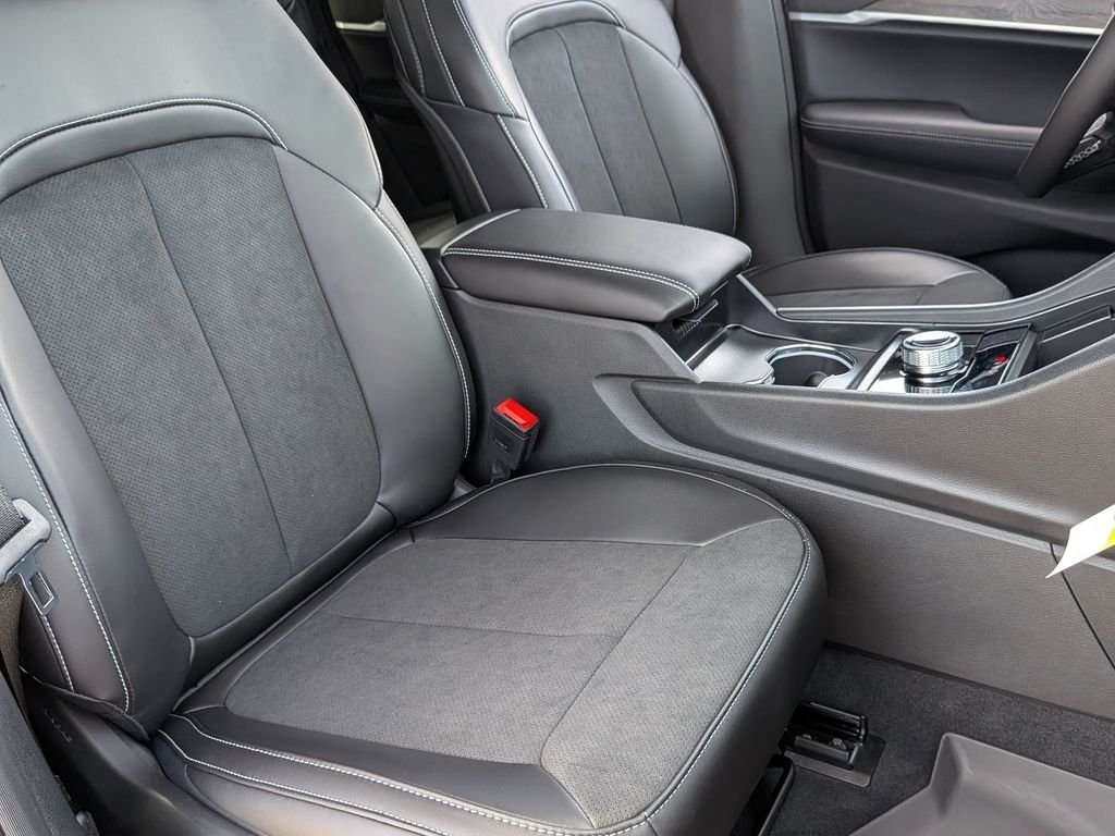 New 2026 Silver Zynith Exterior Paint Jeep Altitude image 30