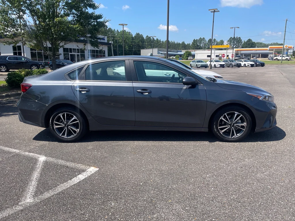 Used 2024 Gravity Gray Kia LXS image 5