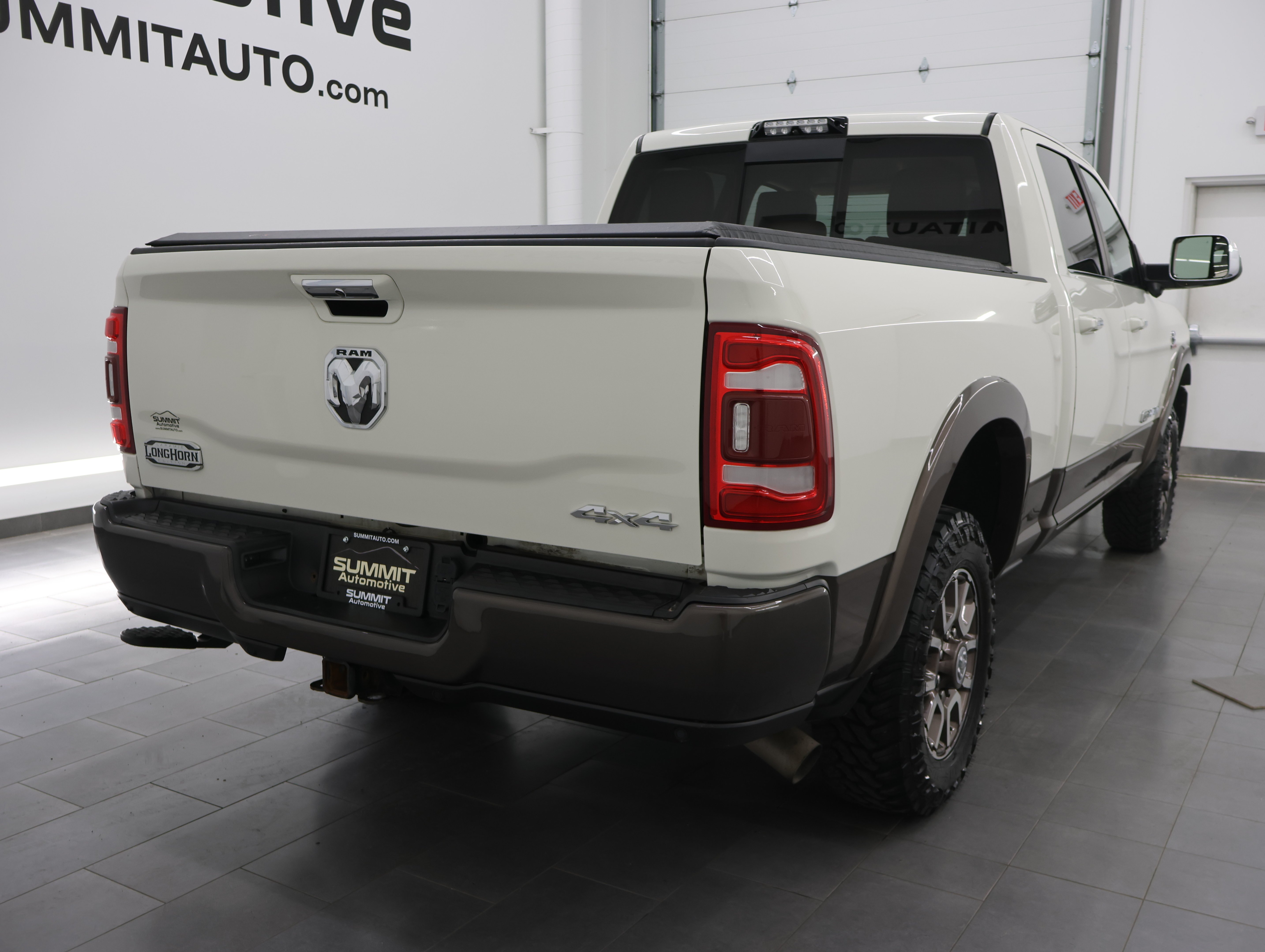 Used 2019 Pearl White Ram 4x4 Crew Cab Longhorn: CREW-SHORT-LARAMIE LONGHORN-6.7L DIESEL-TOW TECH-ADAPTIVE CRUISE image 4