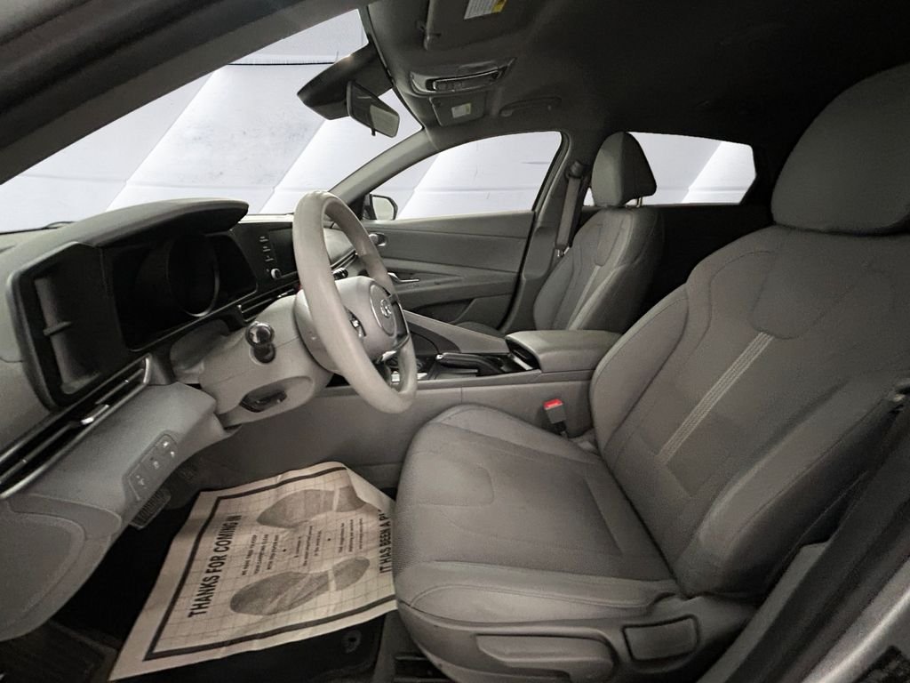 Used 2023 Silver Hyundai SE image 7