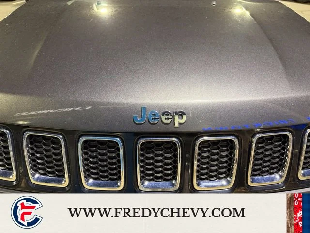Used 2019 Gray Jeep Limited 4x4 image 27