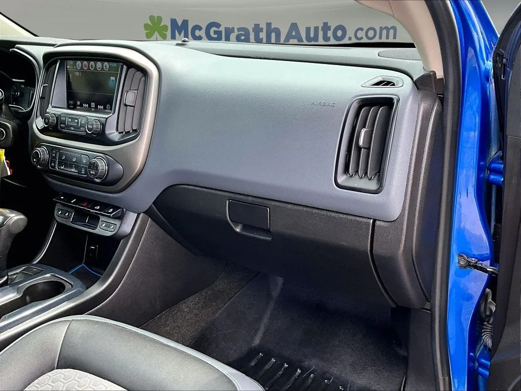 Used 2018 Blue Chevrolet Z71 image 28