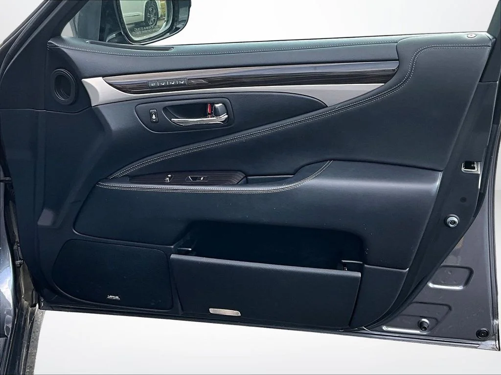 Used 2016 Gray Lexus 460 image 23