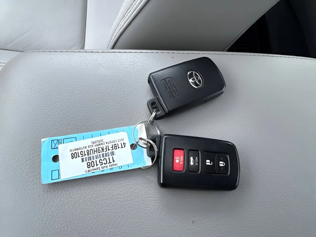 Used 2017 Gray Toyota XLE image 30