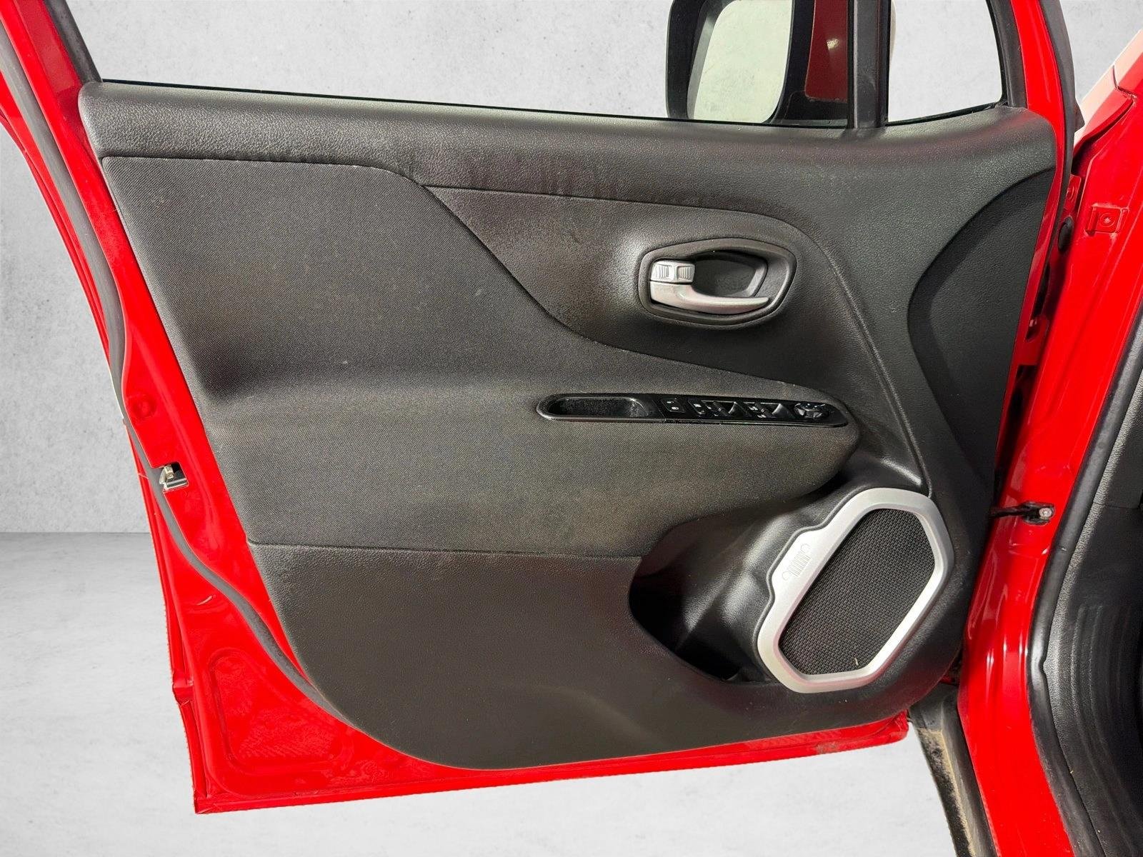 Used 2020 Colorado Red Clearcoat Jeep Latitude image 10