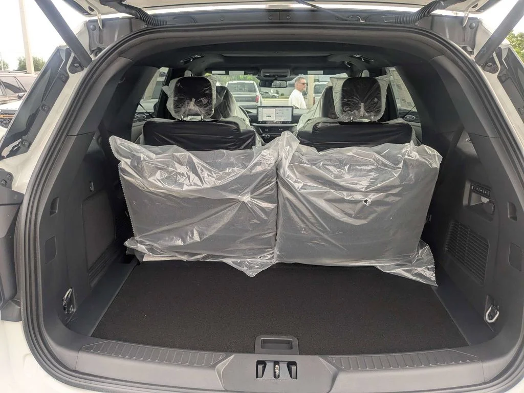 New 2026 Star White Metallic Tri-Coat Ford Platinum™ image 13