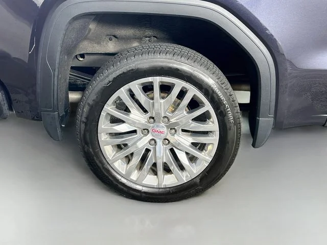 Used 2022 Silver GMC Denali image 39