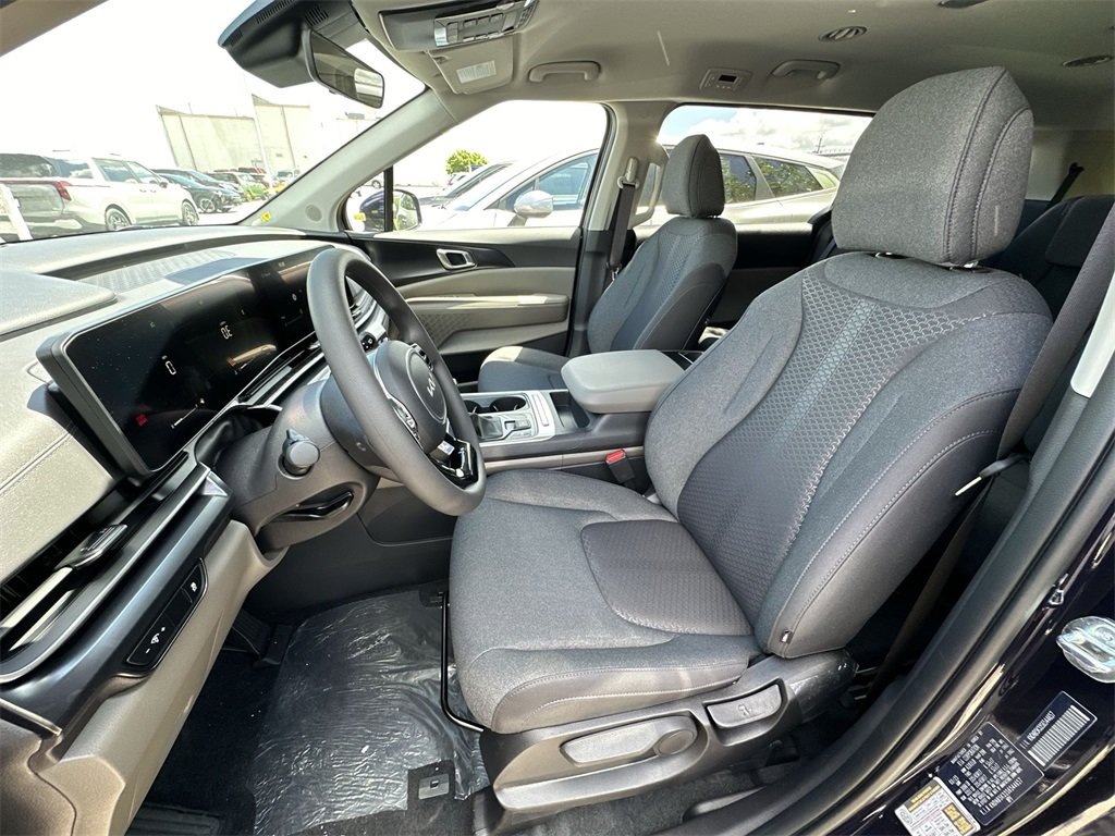2025 Kia Carnival LX photo 2