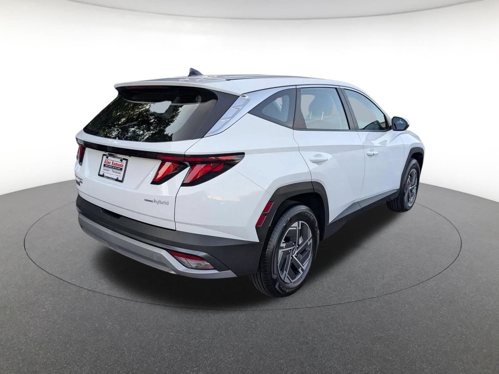 New 2026 Creamy White Pearl Hyundai Blue SE image 4