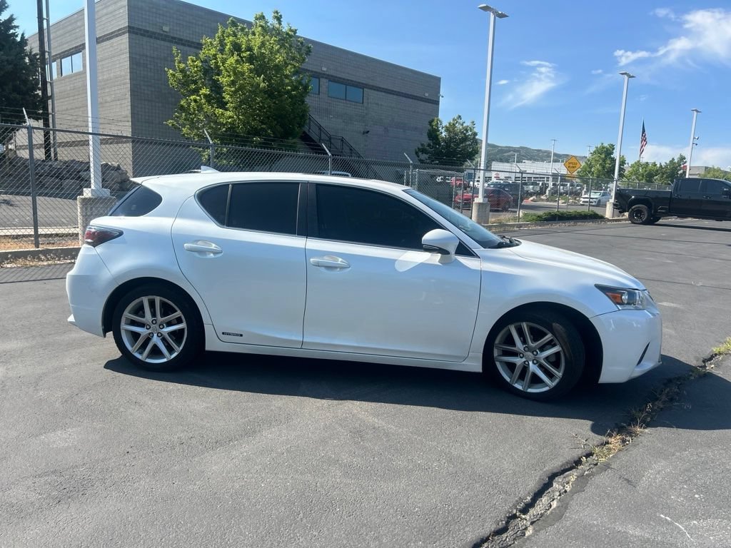 Used 2015 White Lexus 200h image 3